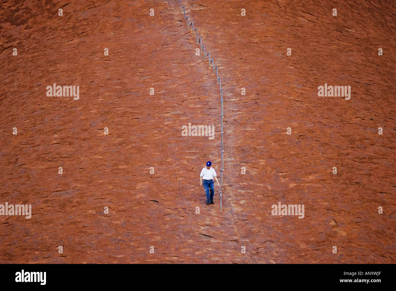 Passeggiate turistiche all'Ayers Rock Uluru Australia Foto Stock