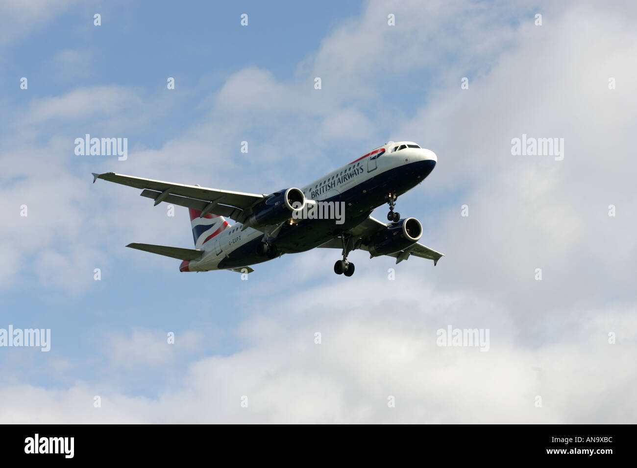 British Airways piano atterraggio all' aeroporto di Heathrow di Londra Foto Stock