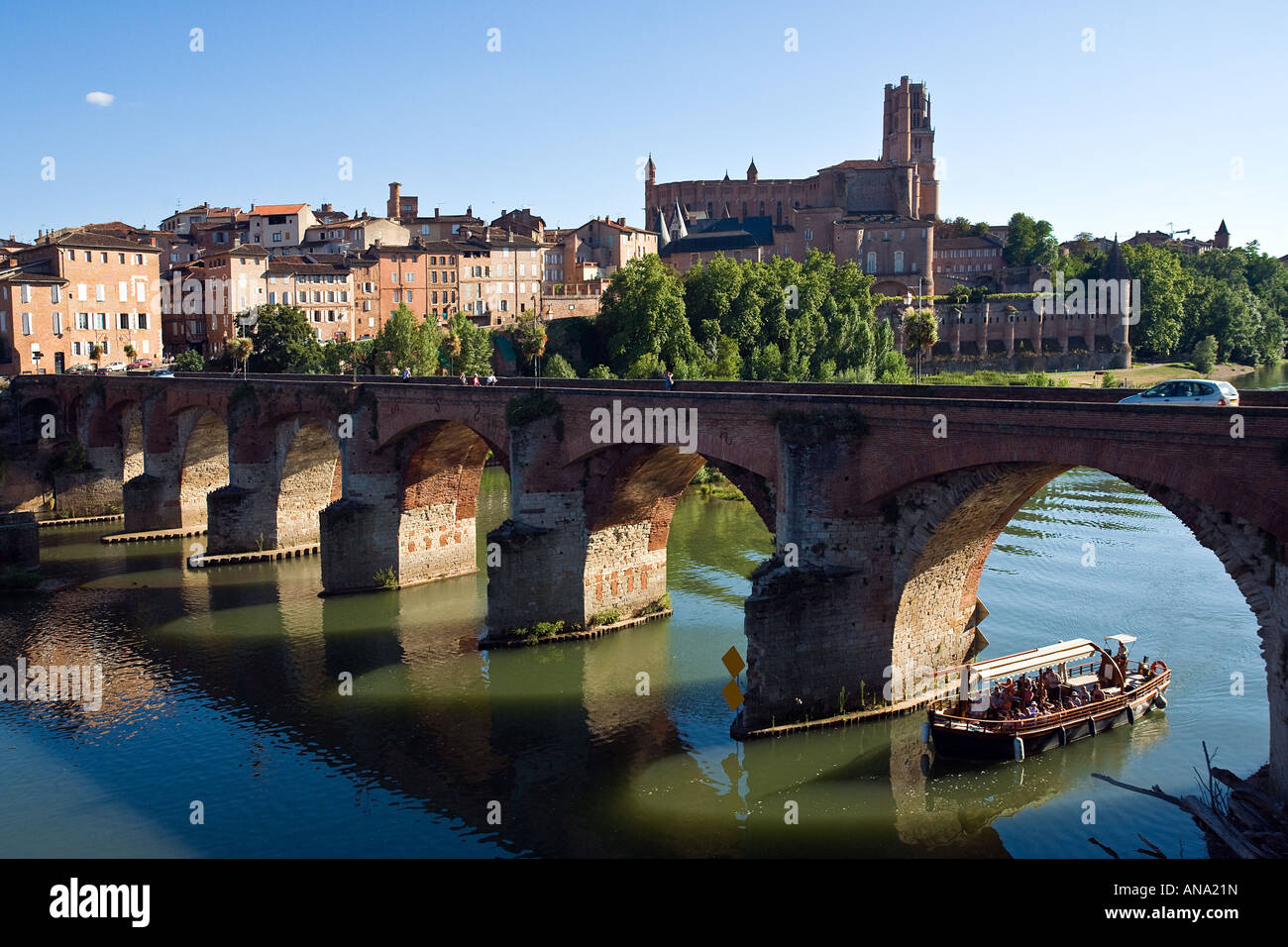 Gabarre navigando sul fiume Tarn, Albi, Francia Foto Stock