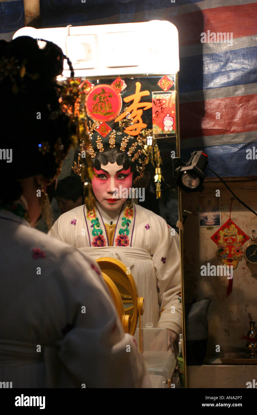 Attore preparando all'opera cinese a Macao Cina Foto Stock