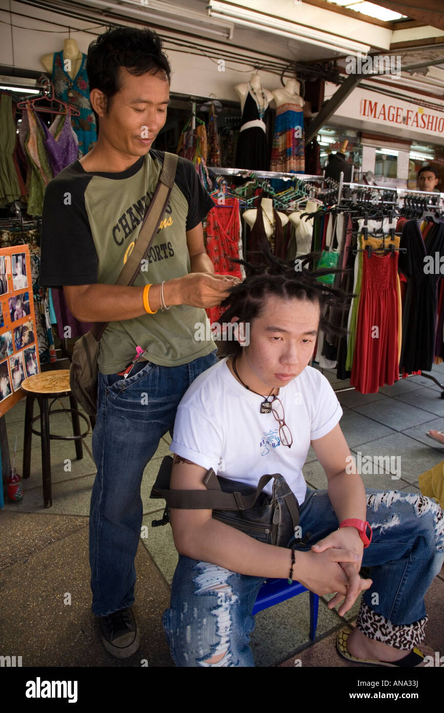 Parrucchiere in Khao San Road a Bangkok, in Thailandia Foto Stock