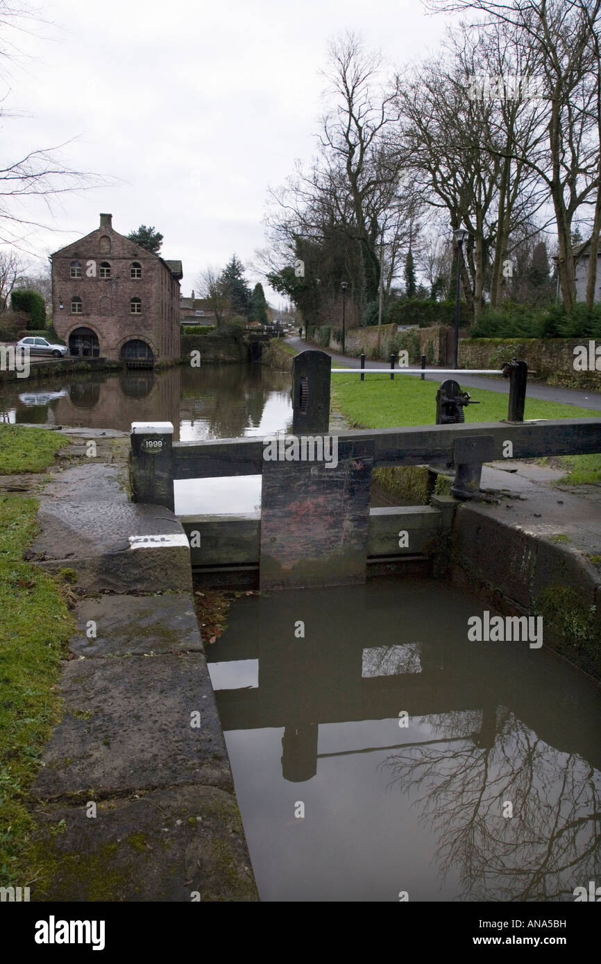 Bloccare il portellone in corrispondenza Marple si blocca nel Cheshire Foto Stock