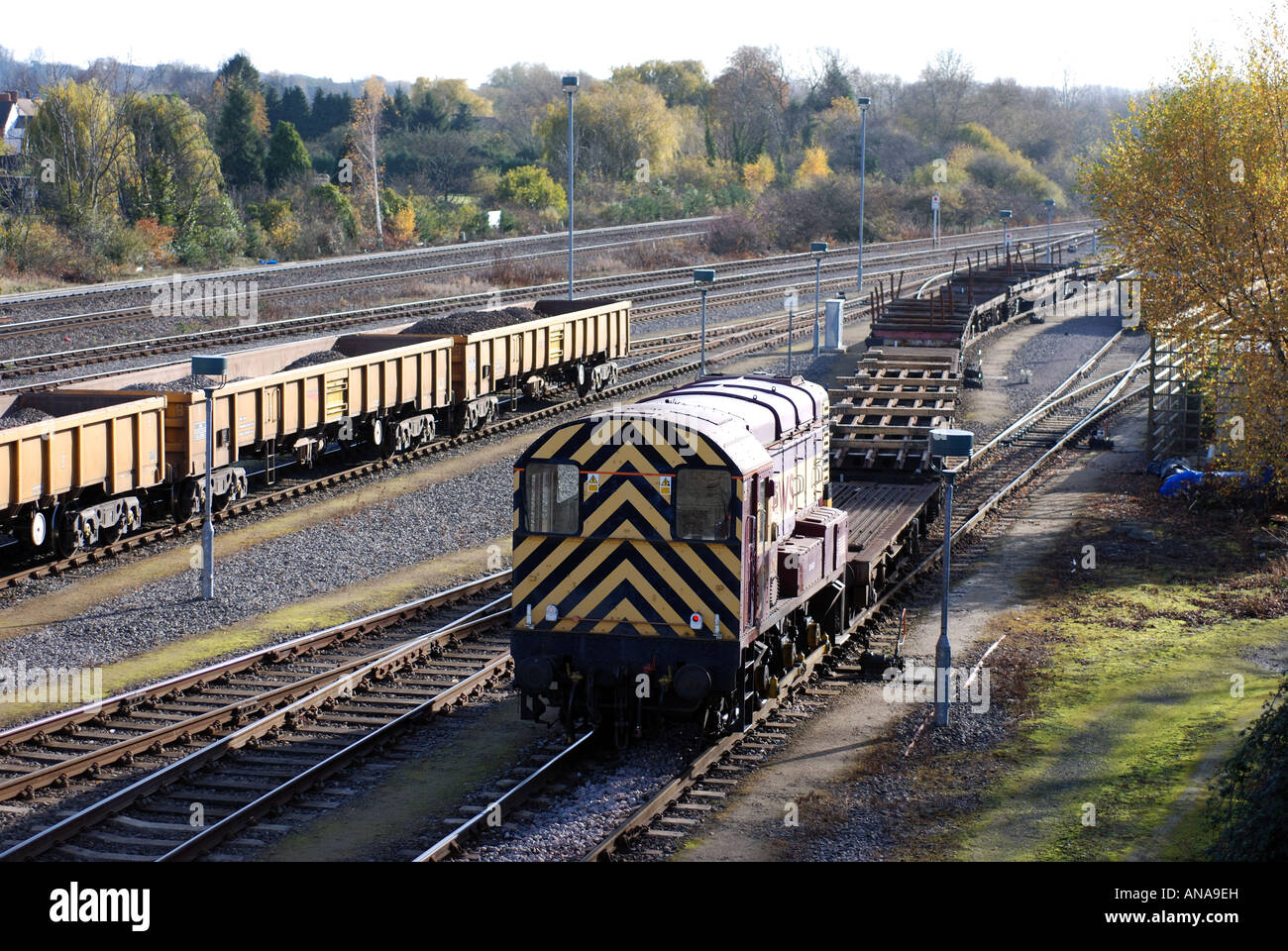 EWS classe 08 diesel a derivatore Hinksey cantiere ferroviario, Oxford, Oxfordshire, England, Regno Unito Foto Stock