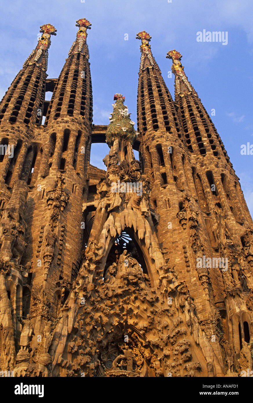 Spagna Catalunya Barcellona Temple de la Sagrada Familia facciata della Natività dettaglio torri Foto Stock
