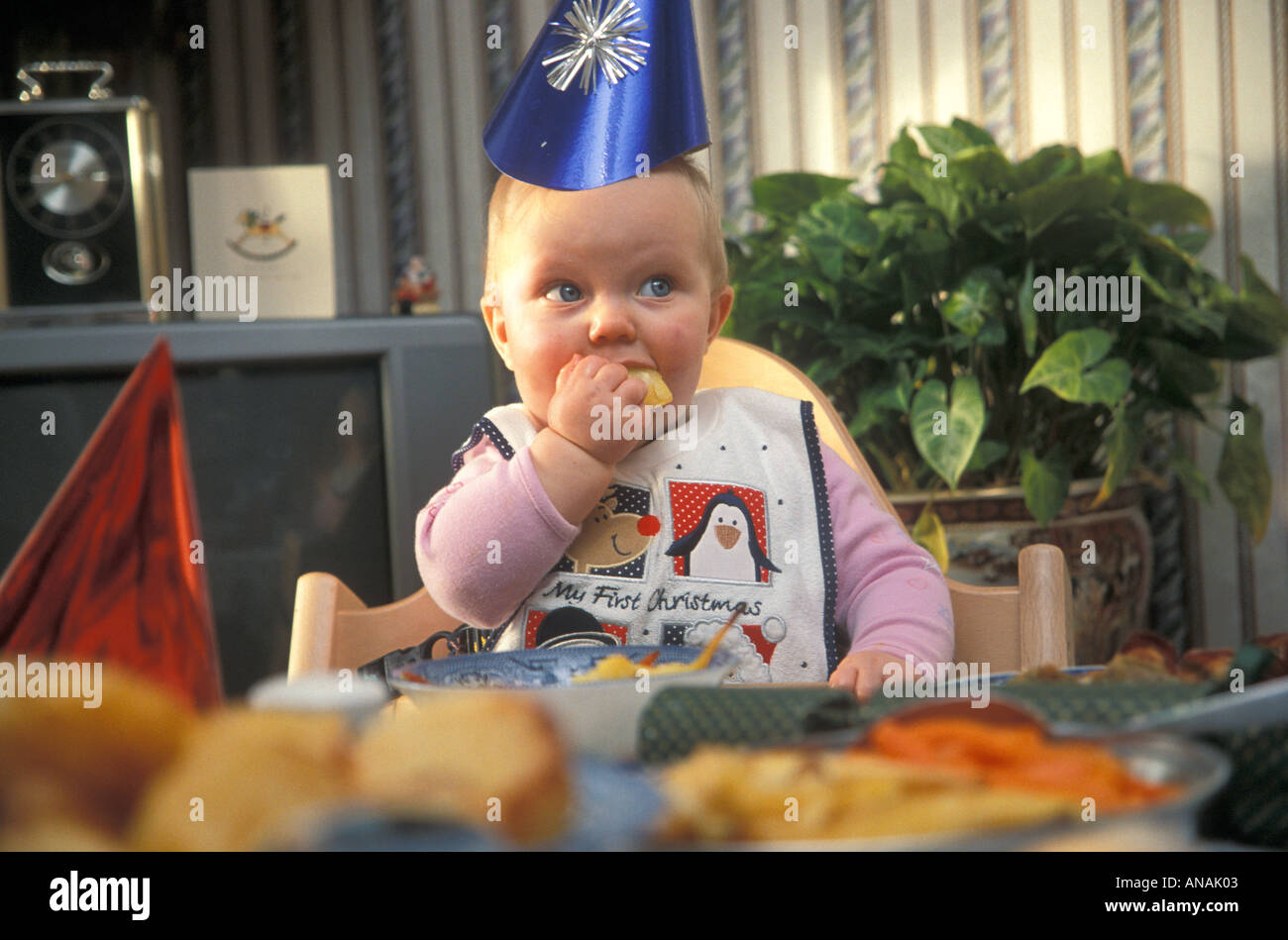 Baby al pranzo di natale Foto Stock