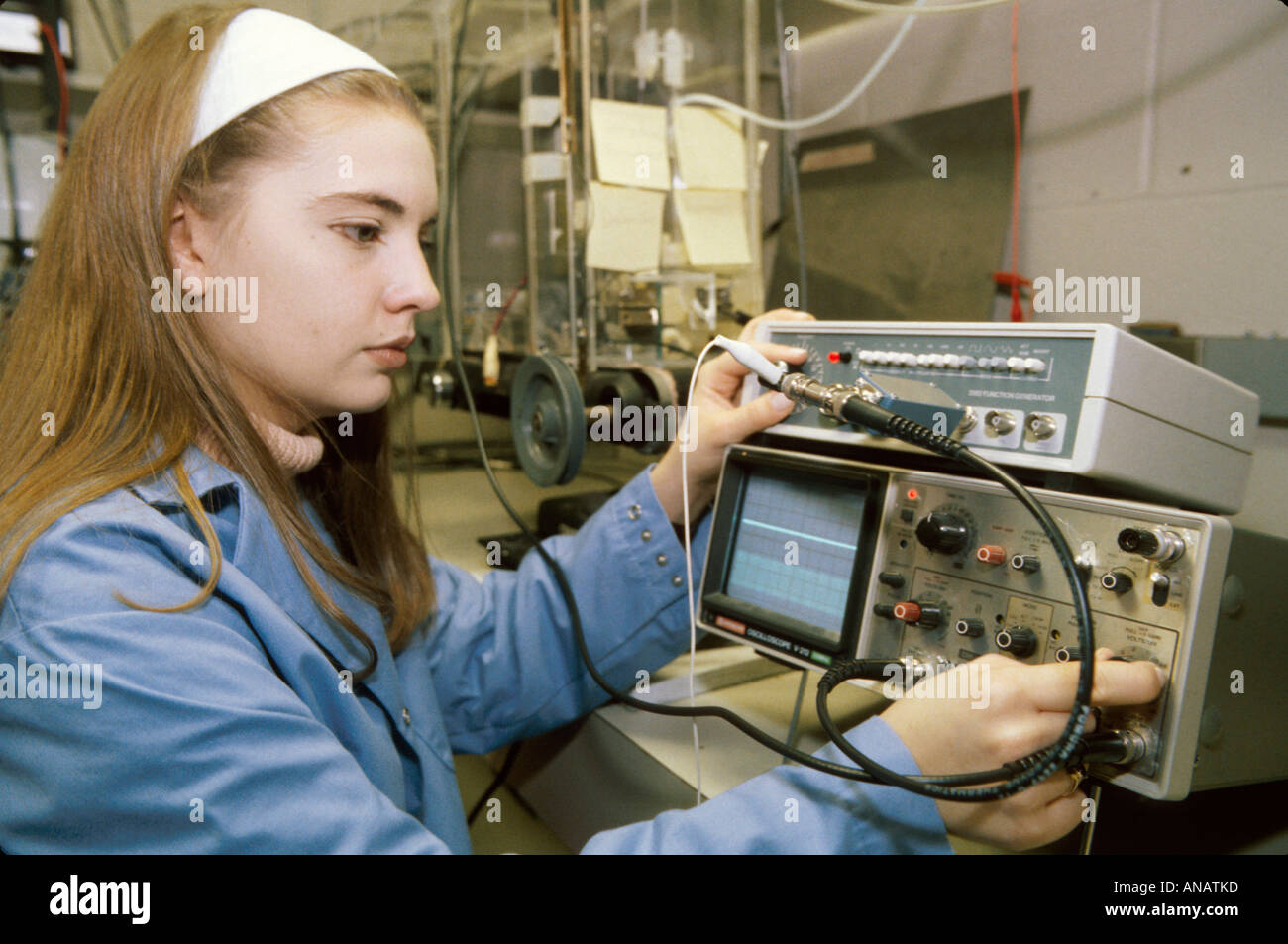 New Jersey,Università di Rutgers,campus,studenti istruzione alunno gioventù,ricercatore,comportamento laboratorio di scienza neurale,oscilloscopio,adulti donna wom Foto Stock