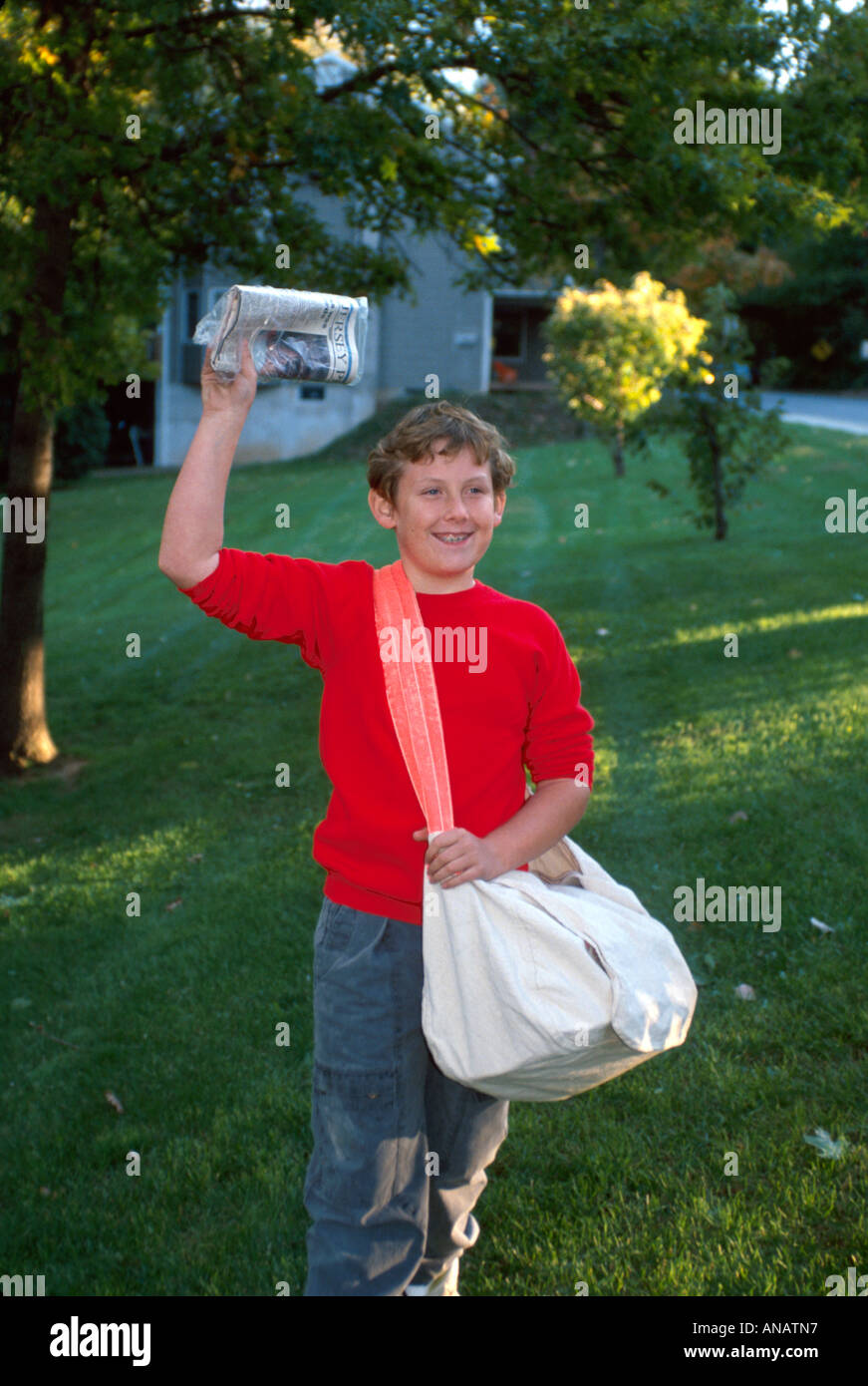 New Jersey,Bergen County,Oradell,ragazzo consegna giornali,ragazzi,bambino,lavoro part-time,responsabilità,NJ138 Foto Stock