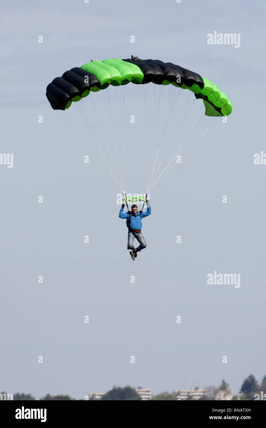 Hangglider colorato a sola Airshow, Norvegia Foto Stock