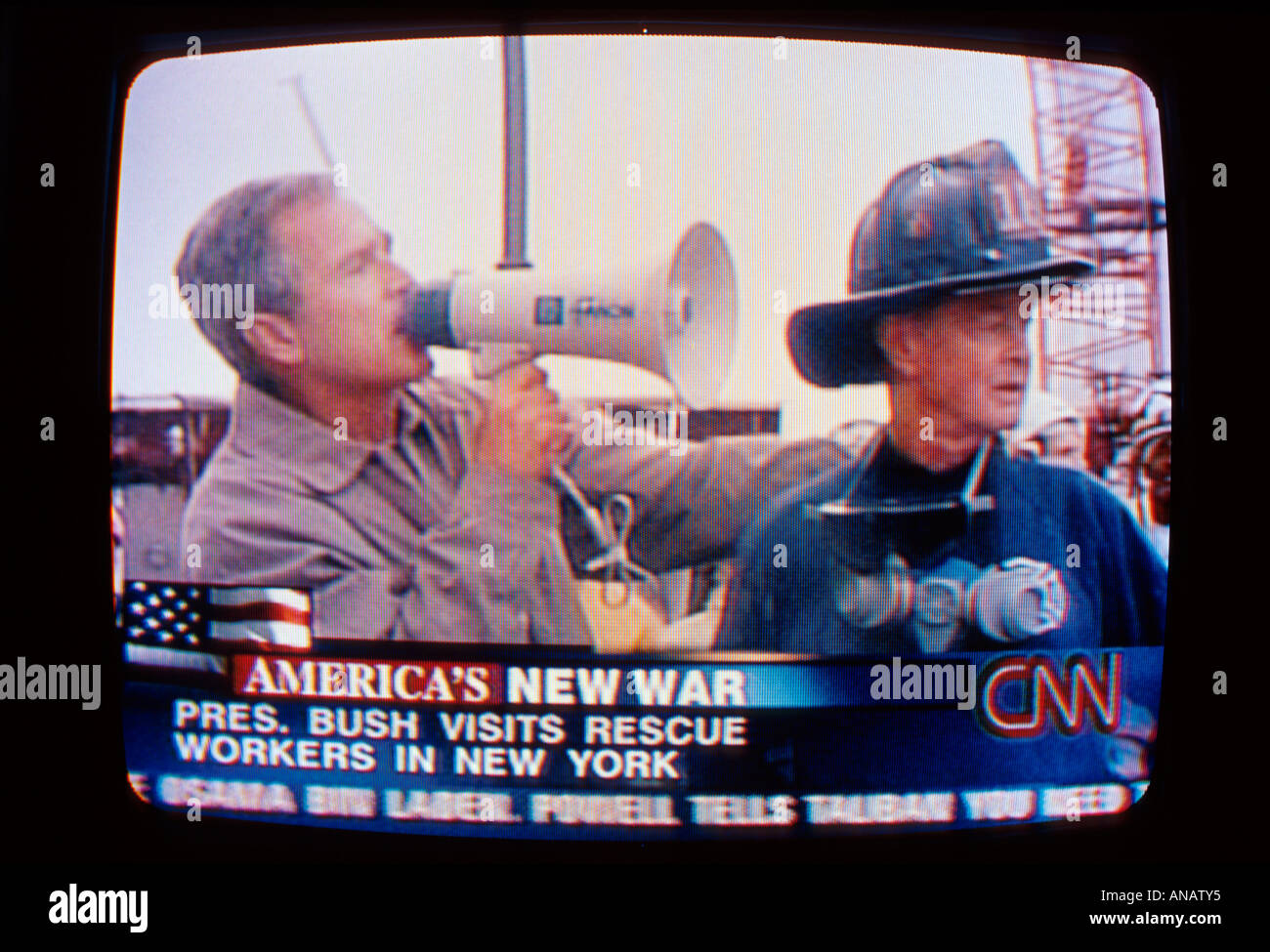 New York City,NY NYC Manhattan,schermo televisivo,9 1 1,attacco terroristico,World Trade Center,centro,George Bush,pompiere,CNN,al Qaeda,Ground Zero,Osama b Foto Stock