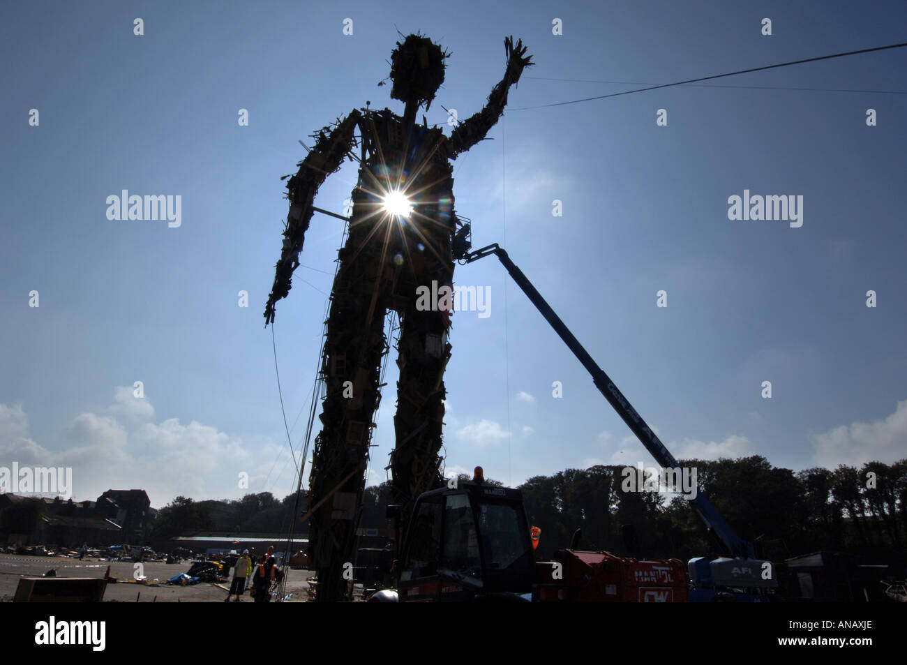 Il Wasteman, ecocompatibile 75ft alta gigantesca scultura realizzata interamente di spazzatura dallo scultore Antony Gormley Foto Stock