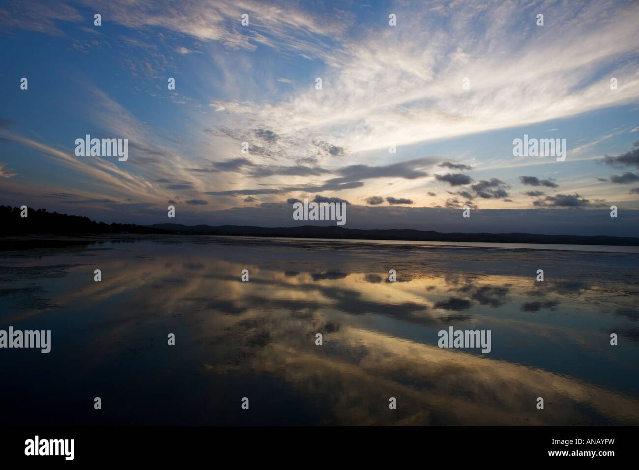 Tramonto vicino lungo pontile, Australia Foto Stock