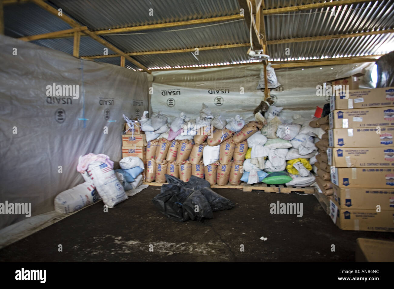 GUATEMALA TZANCHAJ aiuto in caso di catastrofe le forniture in un campo di rifugiati Foto Stock