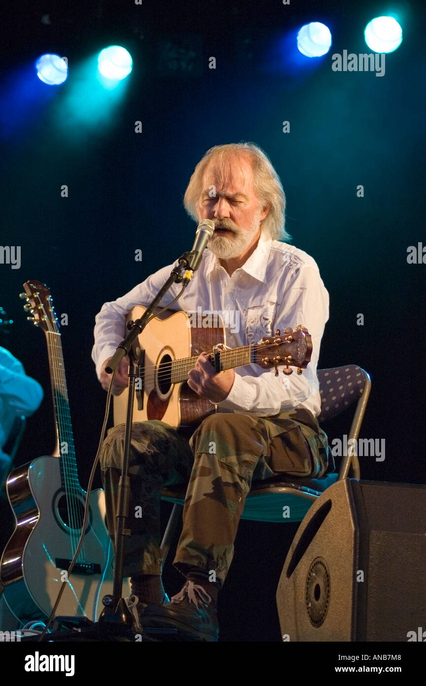 Roy Harper effettuando al 2006 Rhythm Festival vicino a Bedford in Inghilterra Foto Stock