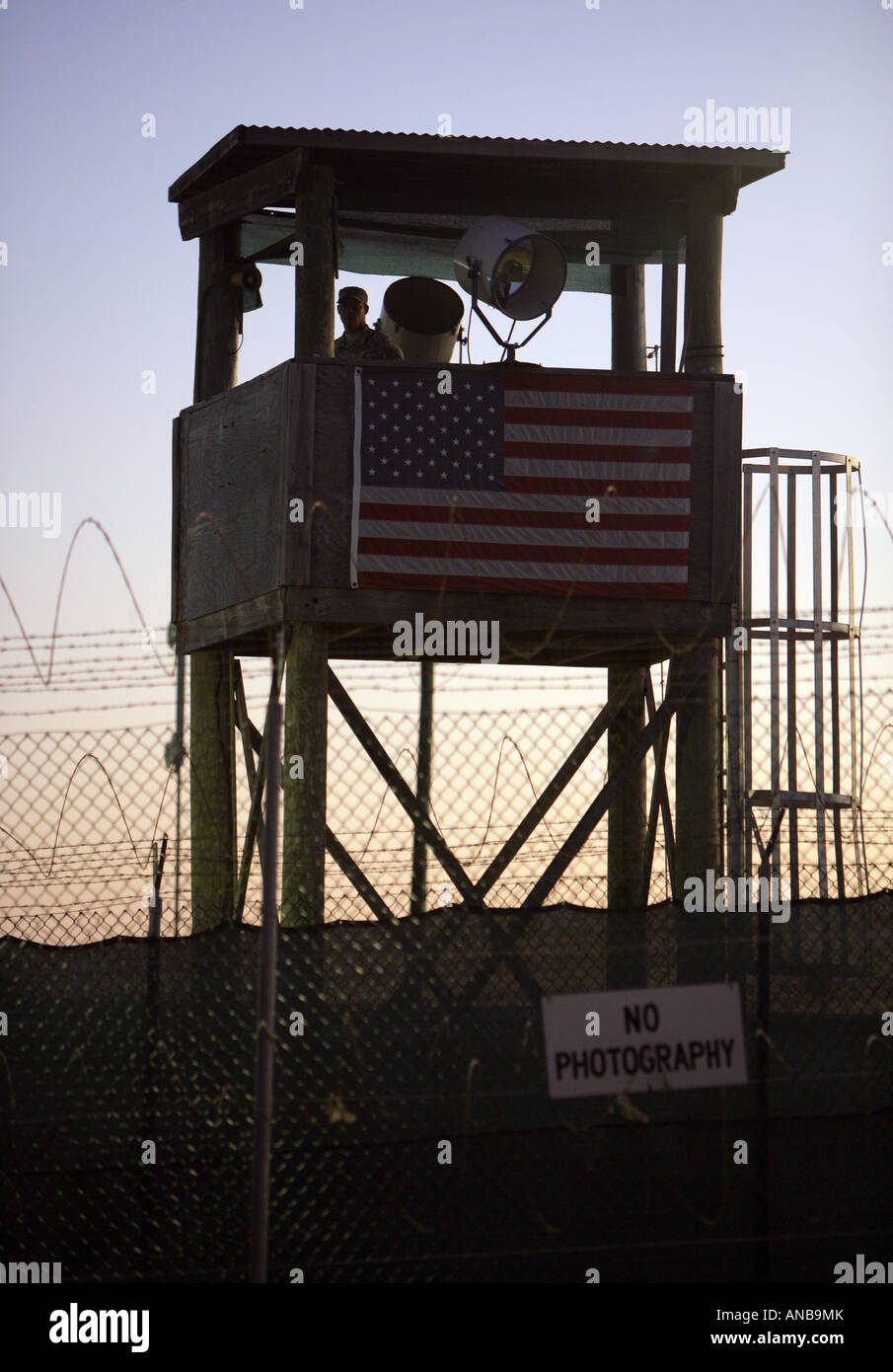 Torre di avvistamento al campo di detenzione, Camp Delta sulla US Naval Station Guantanamo Bay a Cuba Foto Stock