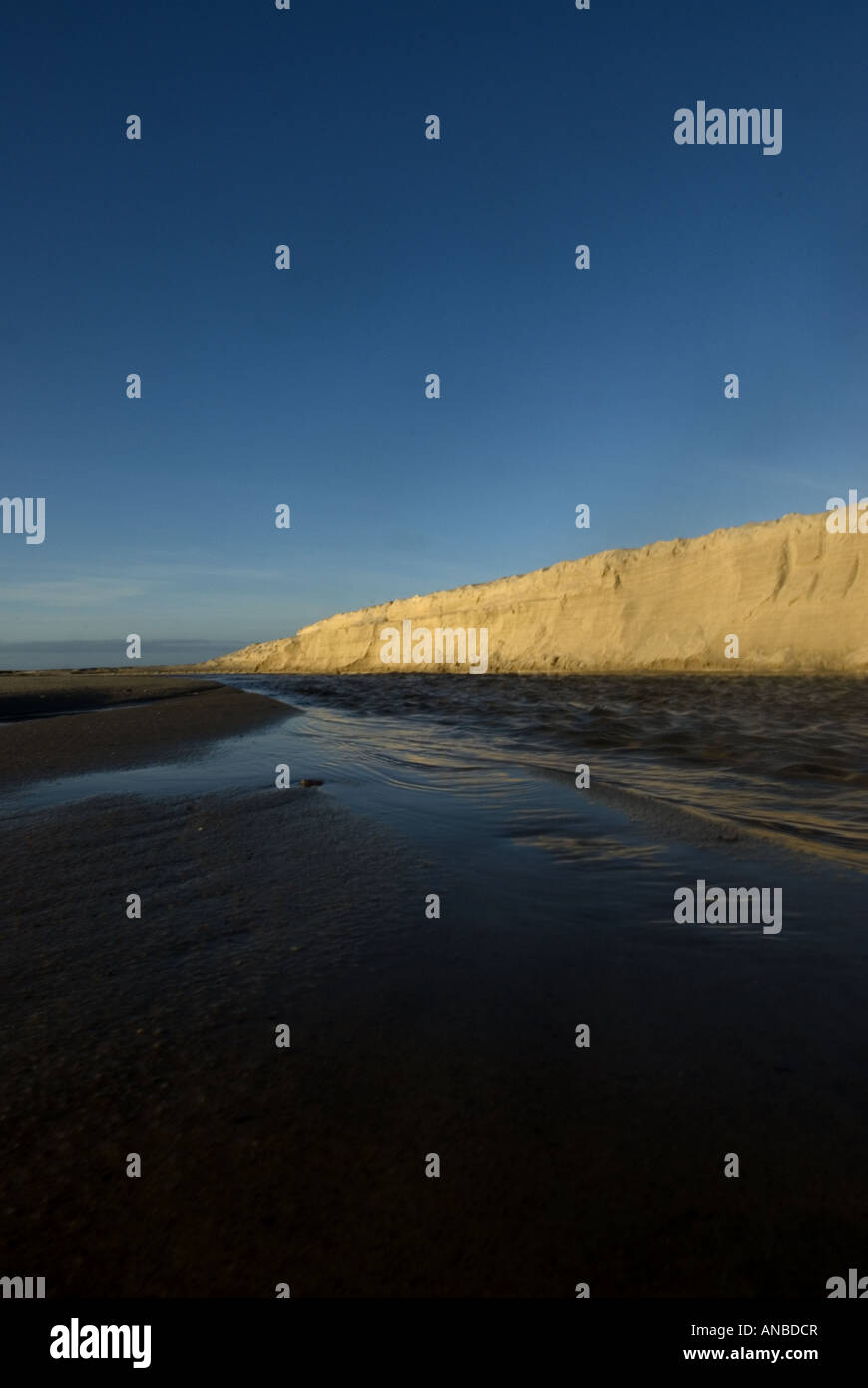 La variazione delle forme di marea la sabbia in spiaggia nel corso di un inizio di mattina d'estate in Cape Cod. Foto Stock