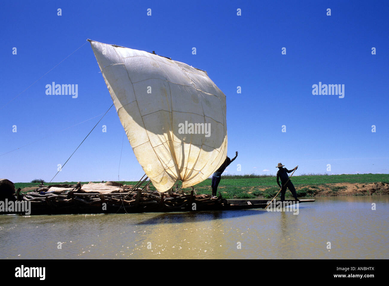Barche a vela sul fiume Niger Foto Stock