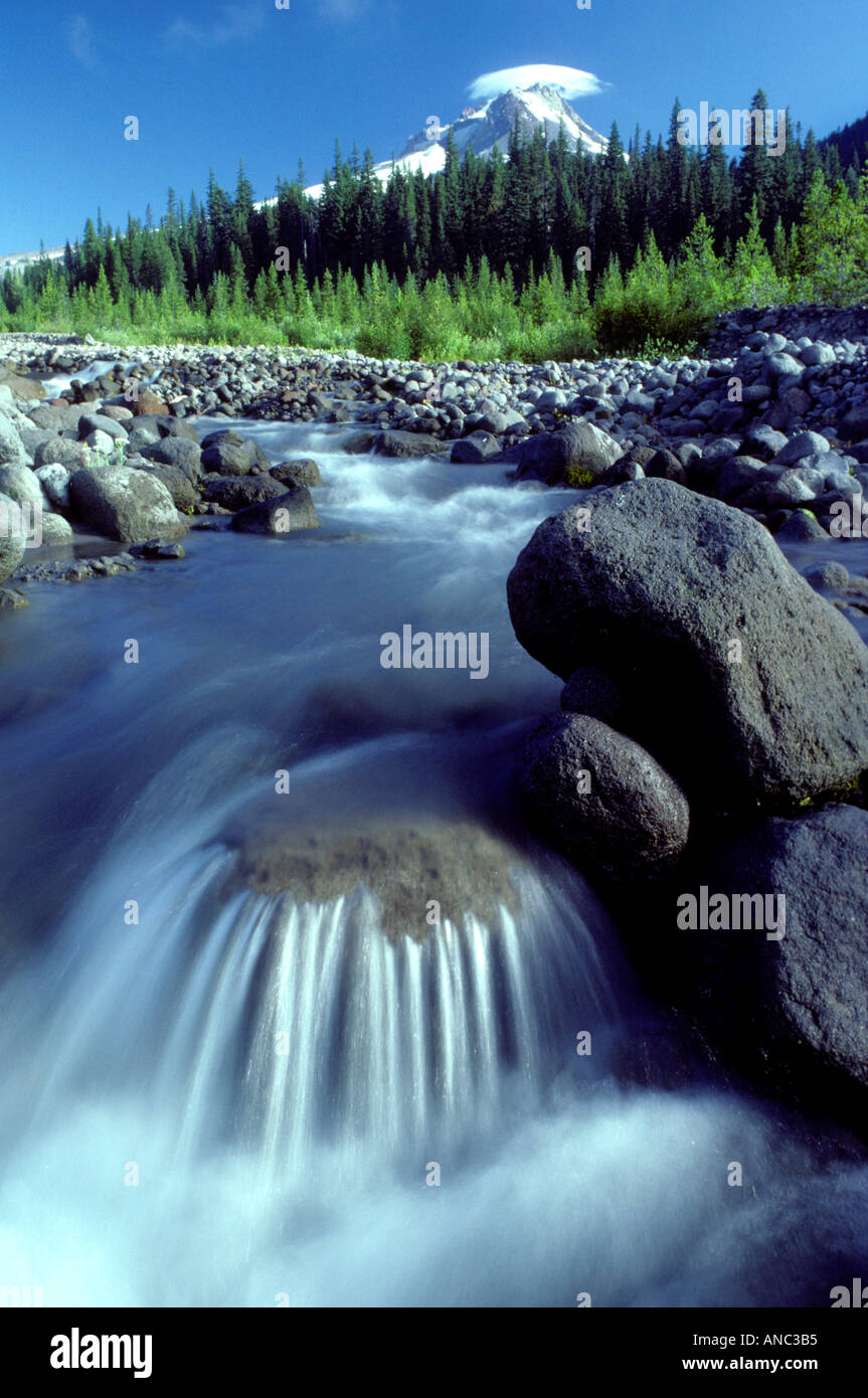 M00113 tif White River e Mt Hodd con cloud lenticolare Oregon Foto Stock