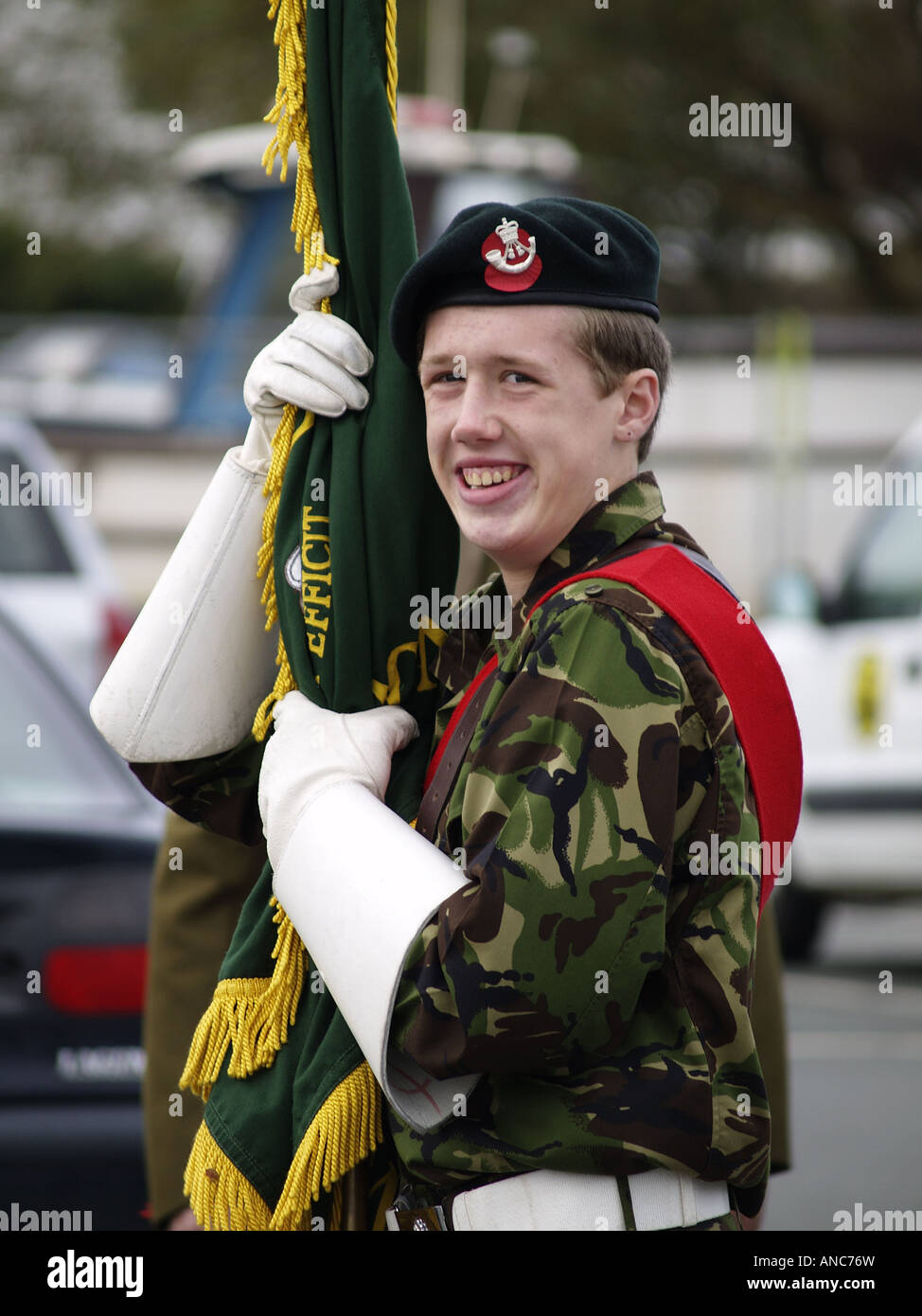Army Cadet Standard, bandiera, portatore, Bude, Cornwall. Regno Unito 11 Dicembre 2007 Foto Stock