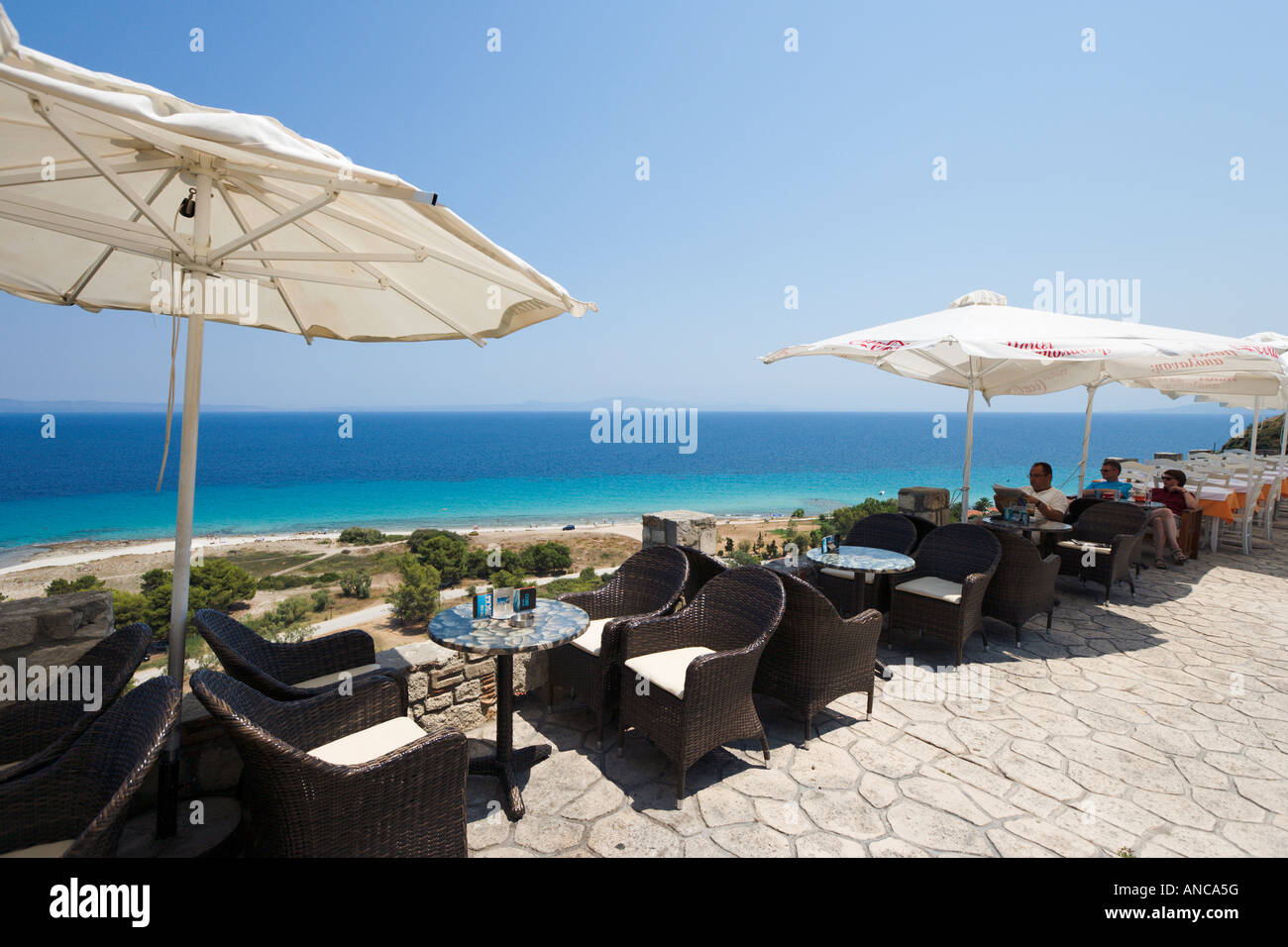 Lungomare Cafe, Afitos, penisola Kassandra di Halkidiki, Grecia Foto Stock