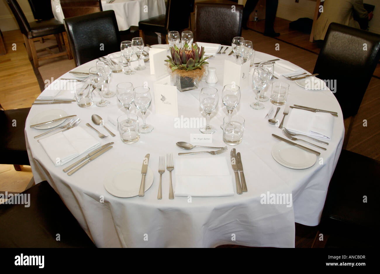 Tabella formale di impostazione per il pranzo in Angel Hotel durante Abergavenny Food Festival Monmouthshire South Wales UK UE Foto Stock