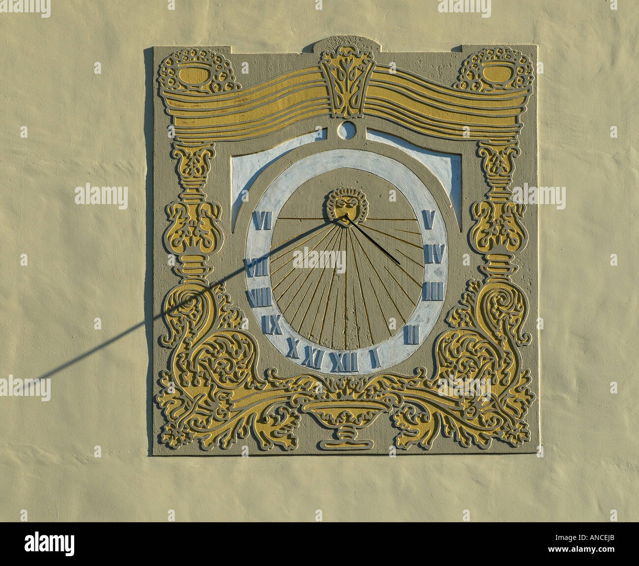 Sun dial in inizio di mattina di Sun Foto Stock