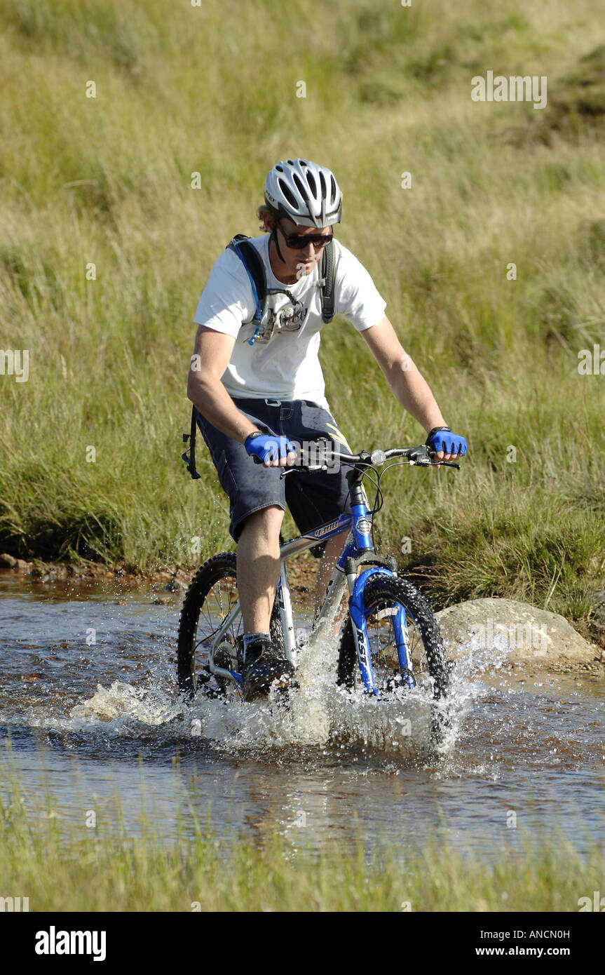 In una gita in bicicletta nel Parco Nazionale di Dartmoor Devon nel Sud Ovest Inghilterra 11 08 07 Foto Stock