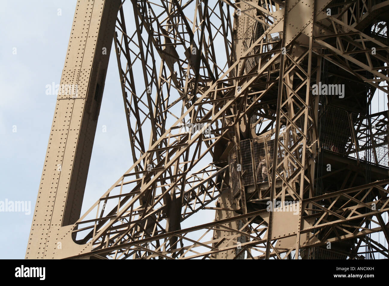 Struttura in acciaio della Torre Eiffel, Parigi Francia Foto Stock