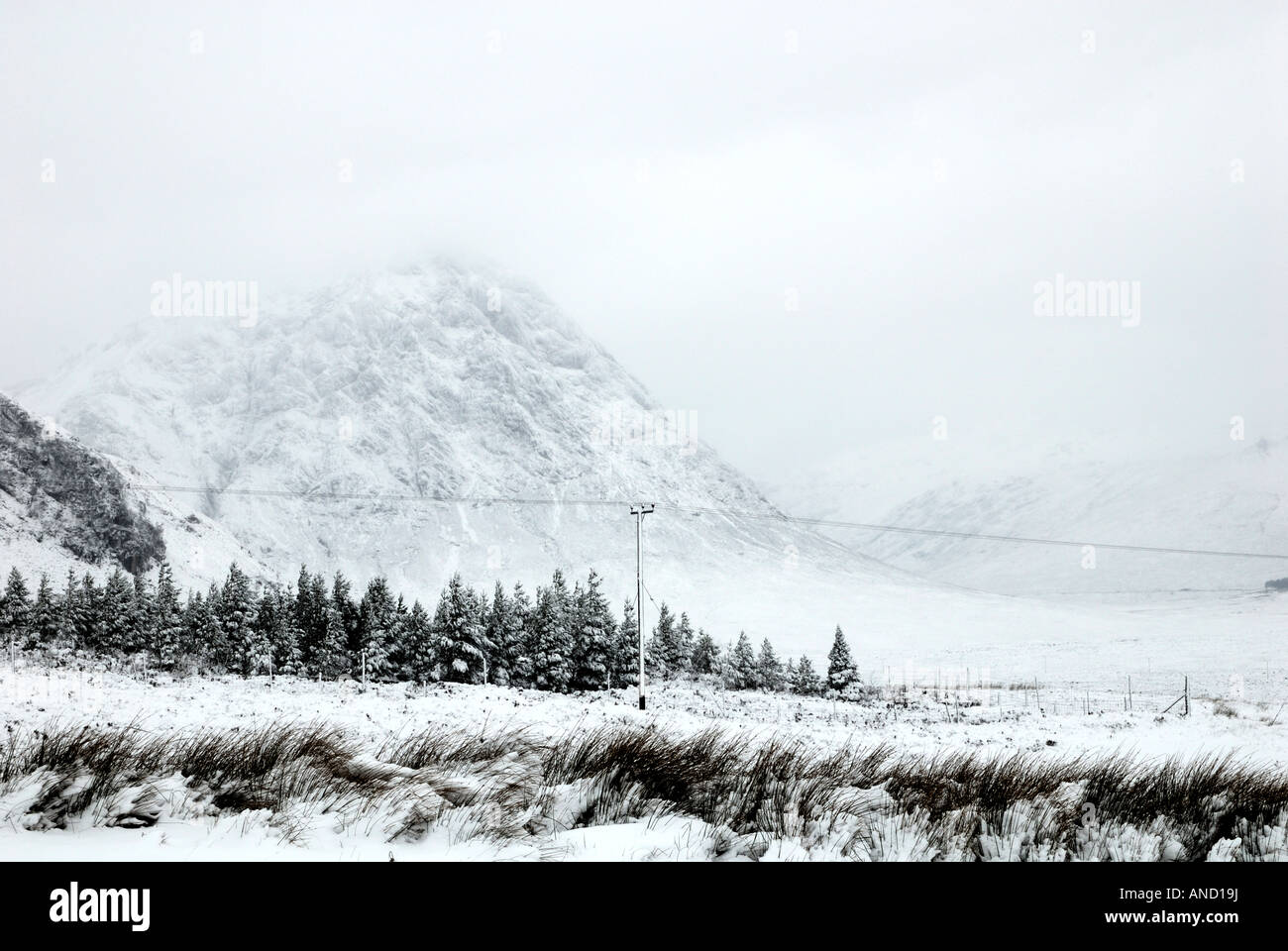 Glencoe nel profondo dell'inverno con una tempesta di neve in corso. Foto Stock