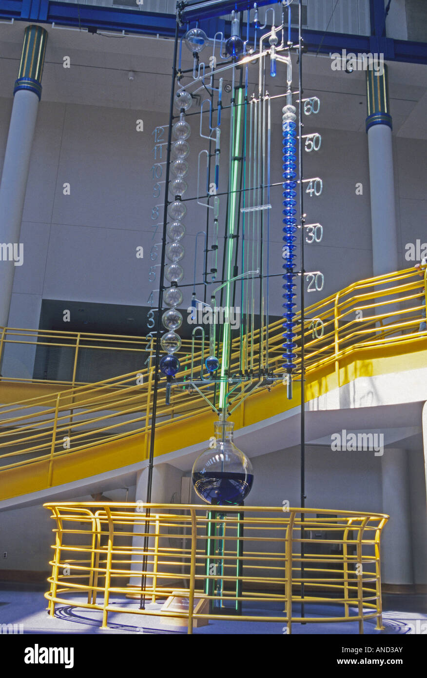 Orologio ad acqua il Museo dei Bambini di Indianapolis in Indiana usa la scienza acqua vetro il tempo di misurazione fisica Foto Stock