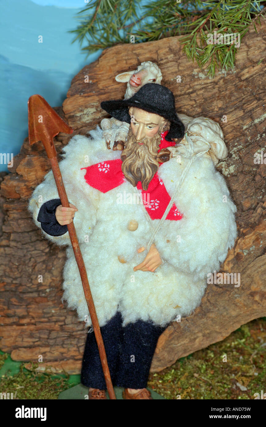 Natale bavarese scultura presepio scena dettaglio pastore fatto in Oberammergau Scuola Baviera Germania Europa Foto Stock