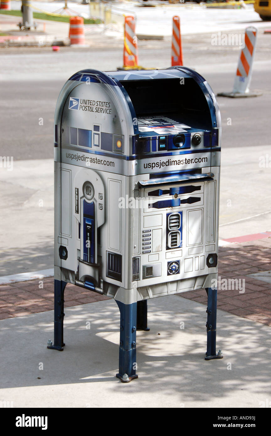 USPS R2-D2 decorate mailbox celebra Star Wars trentesimo anniversario Foto Stock