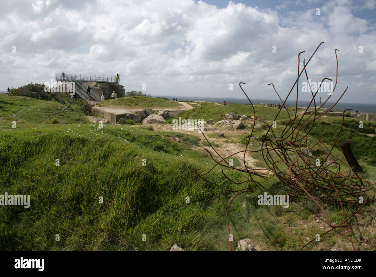 Il bunker in cima della Pointe du Hoc sulla costa della Normandia, Francia settentrionale Foto Stock