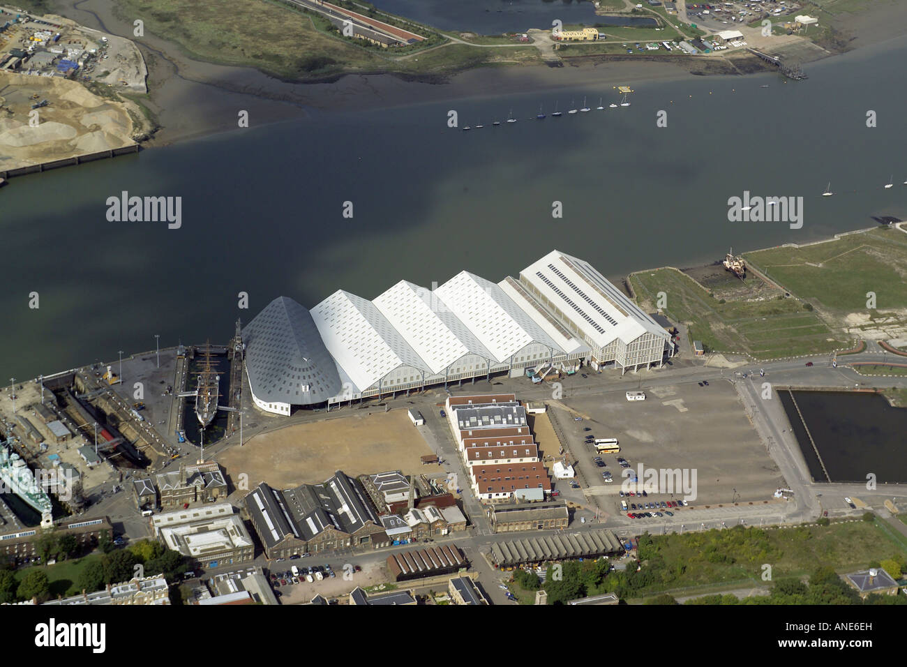 Vista aerea del Historic Dockyard Chatham, sulle rive del fiume Medway nel Kent Foto Stock