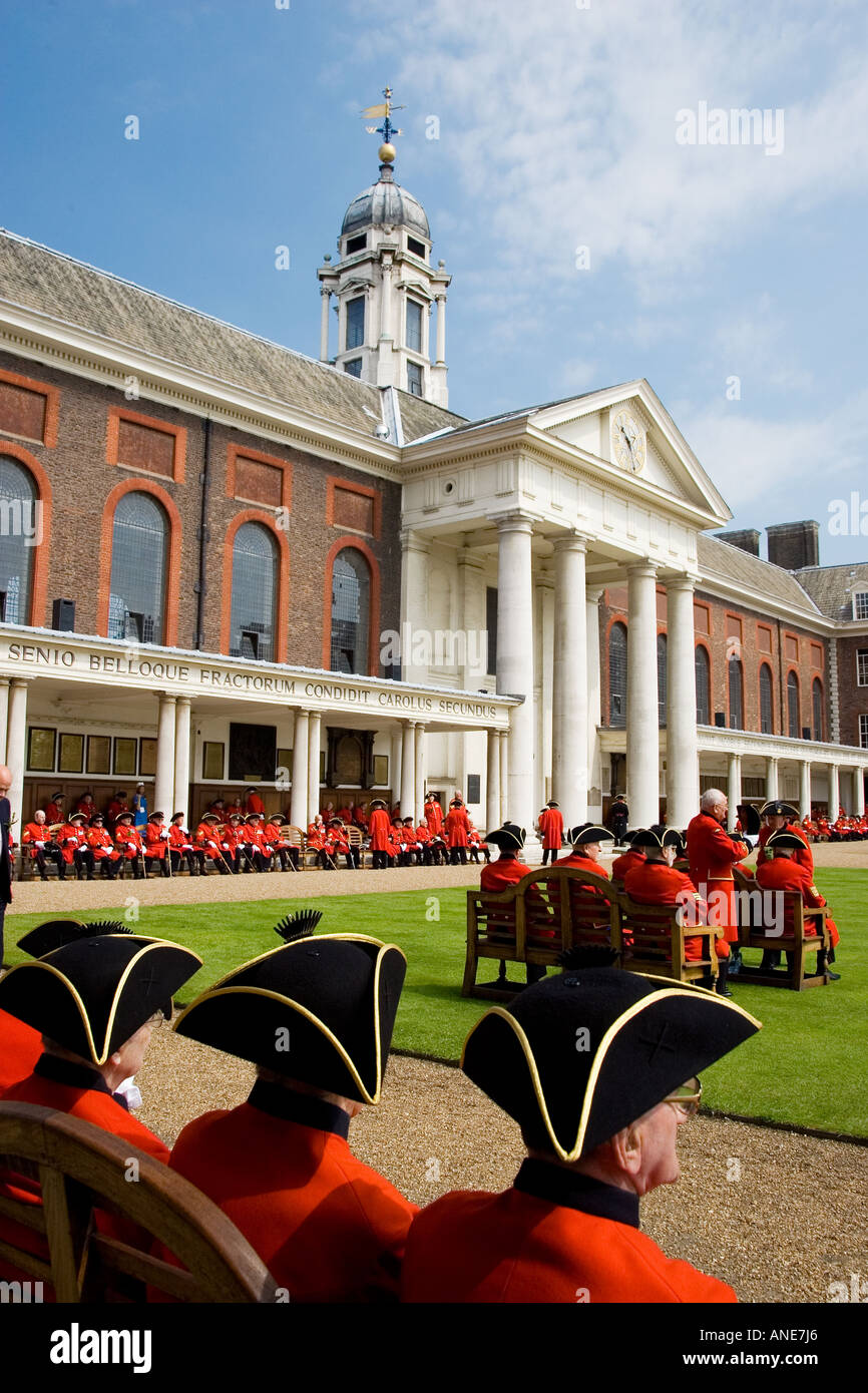 Chelsea pensionati al Royal Hospital sul fondatore s Day Parade London REGNO UNITO Foto Stock
