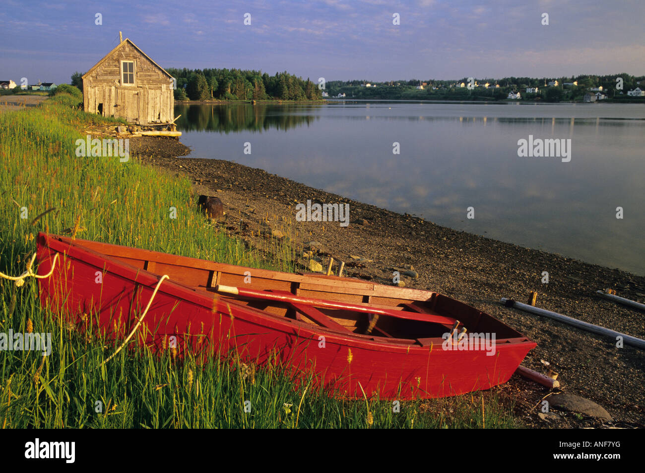 Barche sulla riva del fiume, borghesi Cape Breton, Nova Scotia, Canada. Foto Stock