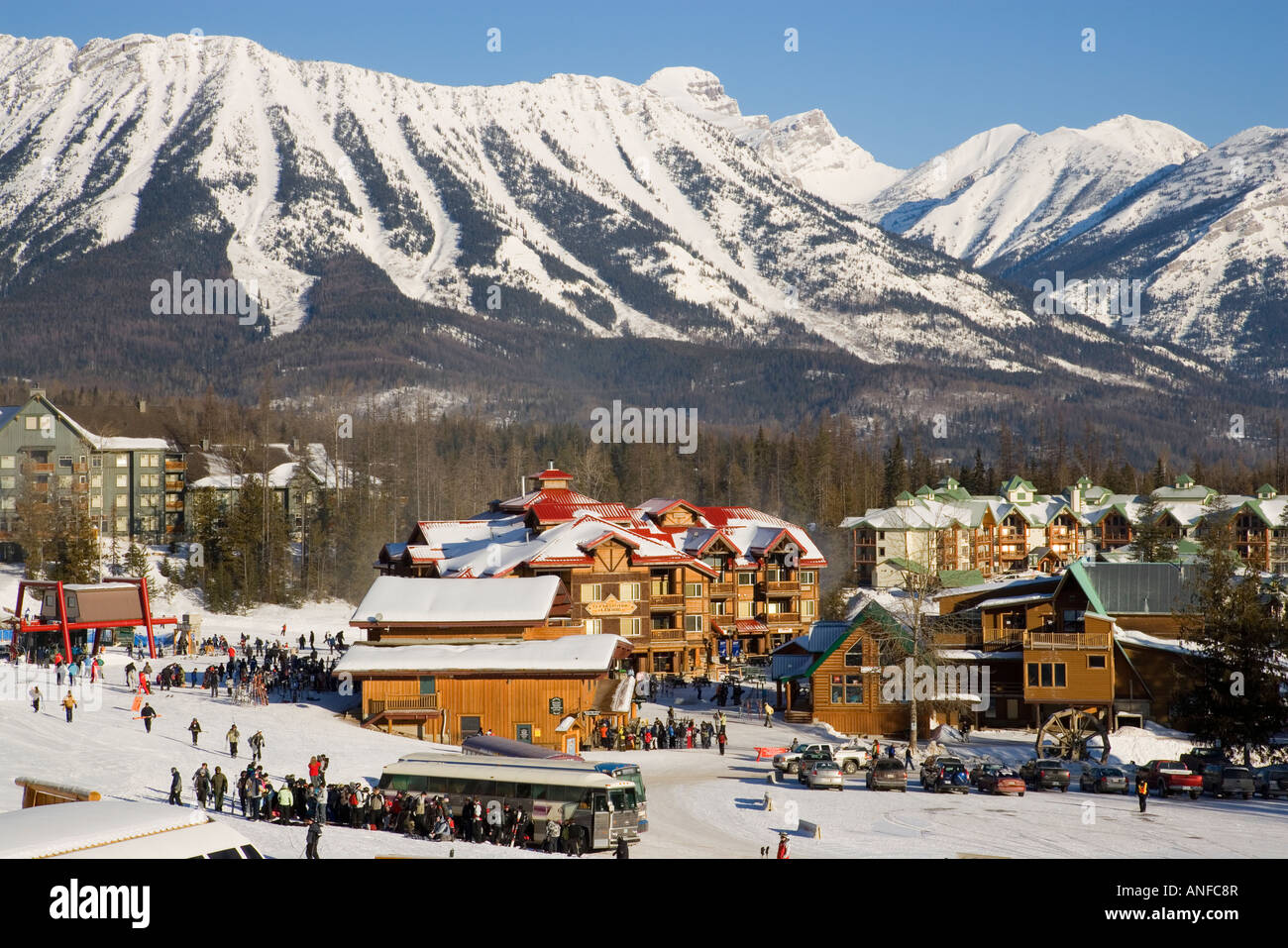 Vista del villaggio di base a Fernie Alpine Resort, Fernie, British Columbia, Canada. Foto Stock