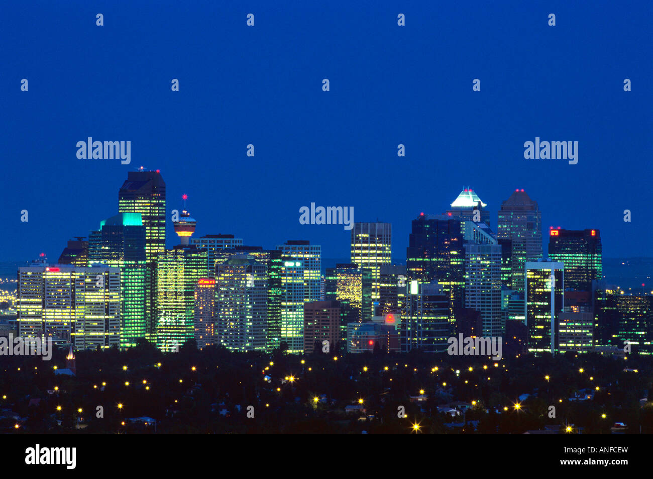 Centro di Calgary di notte, Alberta, Canada Foto Stock