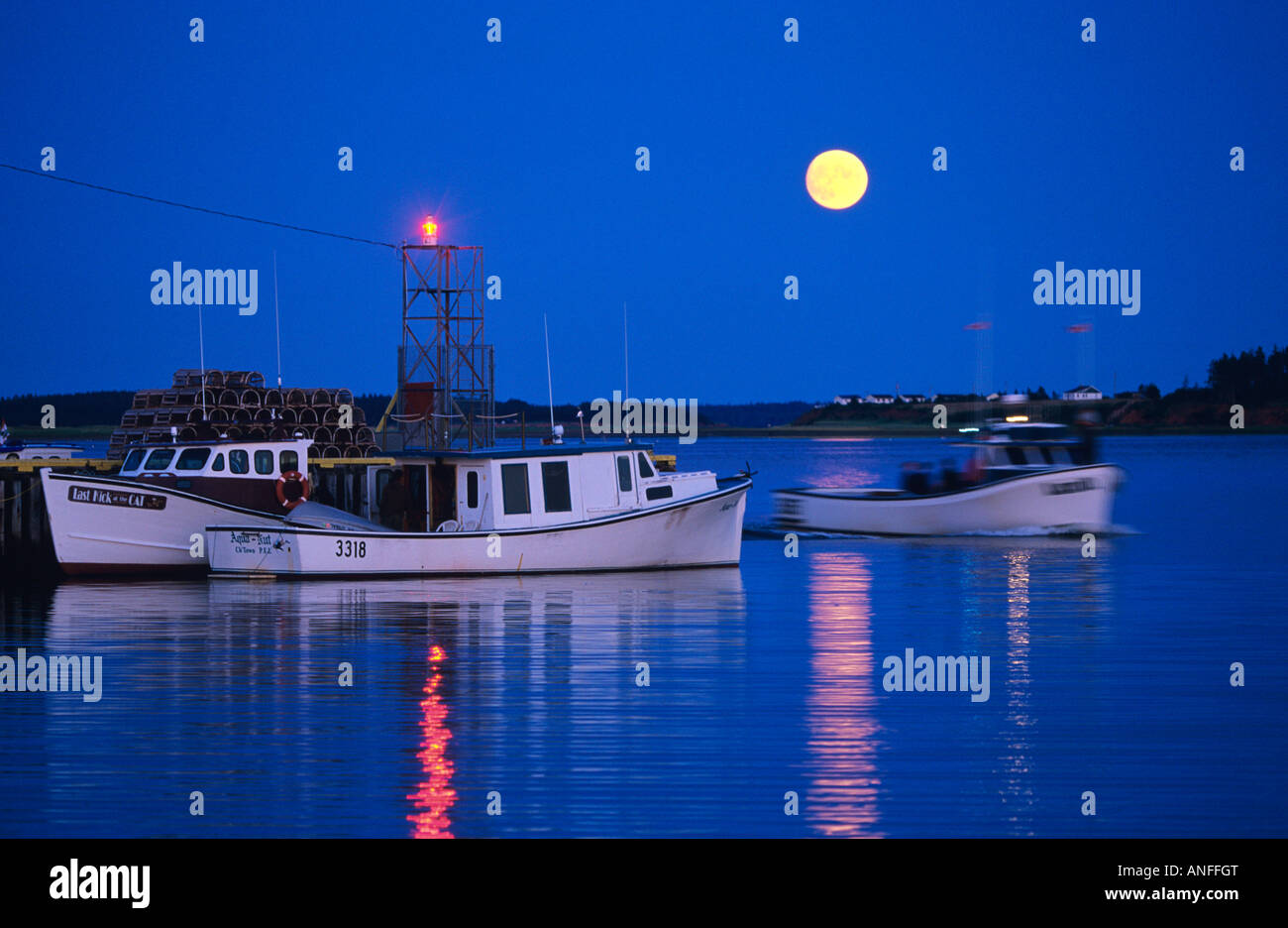 Luna piena sul Nord Rustico Harbour, Prince Edward Island, Canada Foto Stock