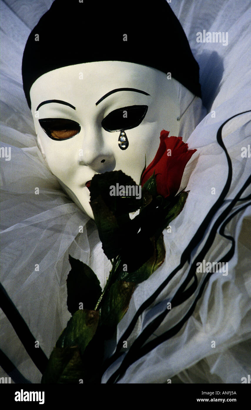 Maschera di pierrot immagini e fotografie stock ad alta risoluzione - Alamy