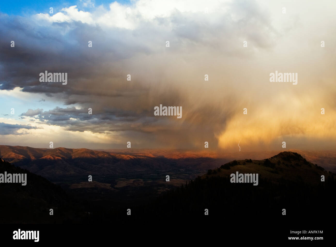 Tempesta oltre le montagne Wasatch. Foto Stock