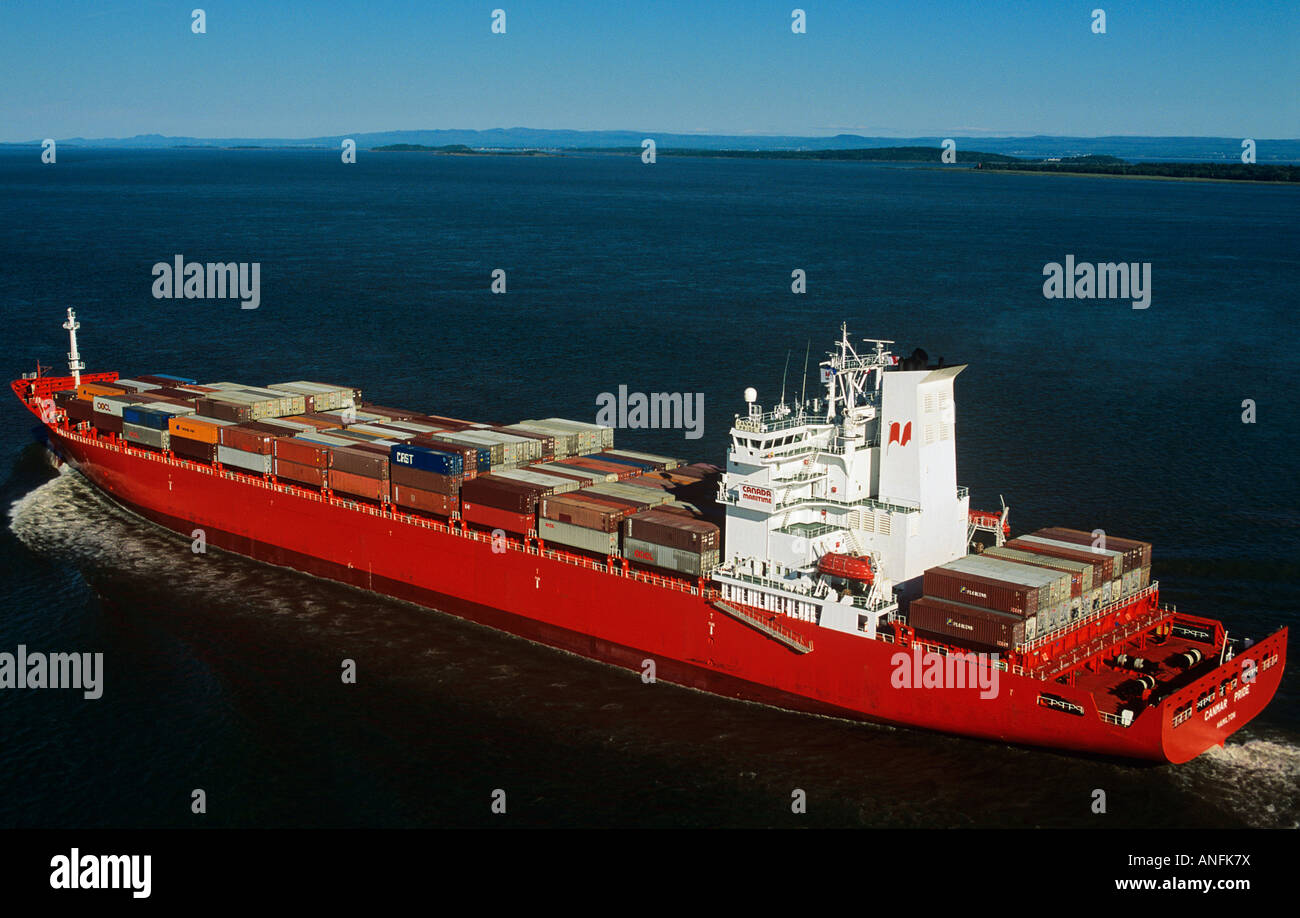 Antenna di una nave in navigazione del fiume San Lorenzo, Ontario, Canada. Foto Stock