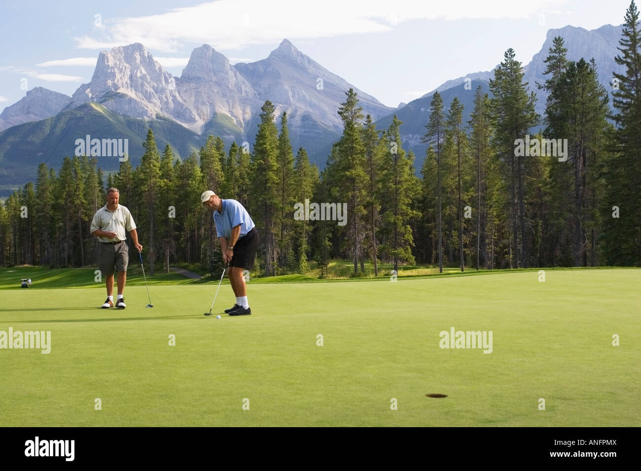 Giocare a golf nel paese di Kananaskis, Alberta, Canada. Foto Stock