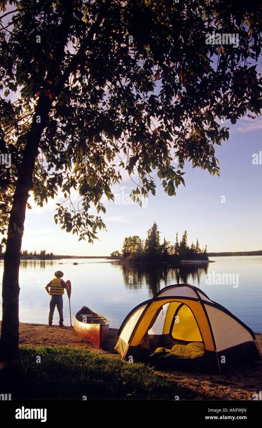 Canoeist , Otter Falls, Whiteshell Provincial Park, Manitoba, Canada. Foto Stock