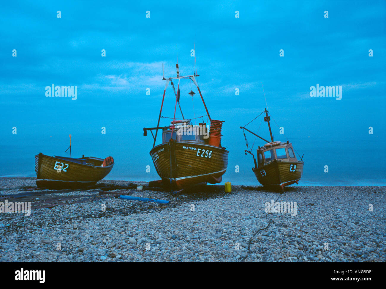 Barche di pescatori sulla spiaggia di Aldeburgh Suffolk in Inghilterra Foto Stock