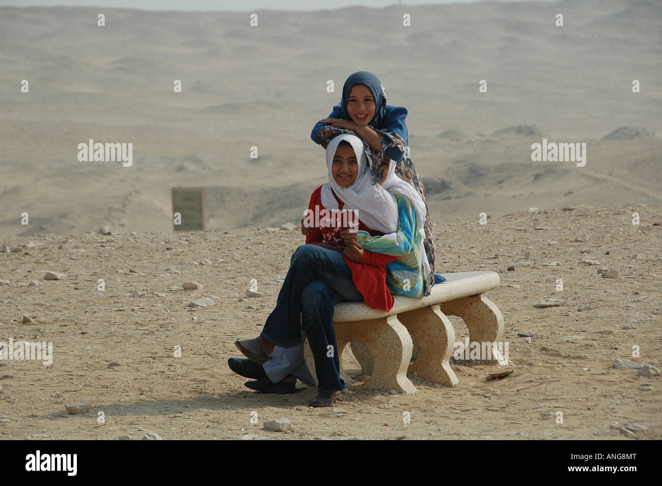 I giovani abitanti di un villaggio a Saqqara Egitto Foto Stock