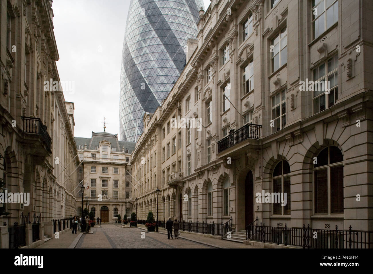 St Helen's Place e vicini di Swiss Re Building Foto Stock