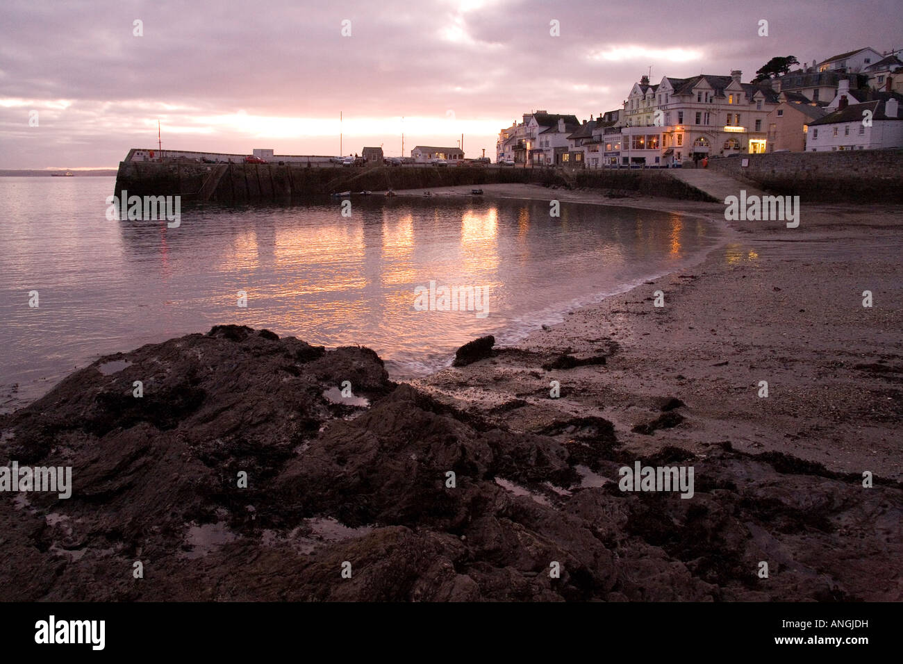 Tramonto su St Mawes Harbour, Cornwall, Inghilterra. Foto Stock