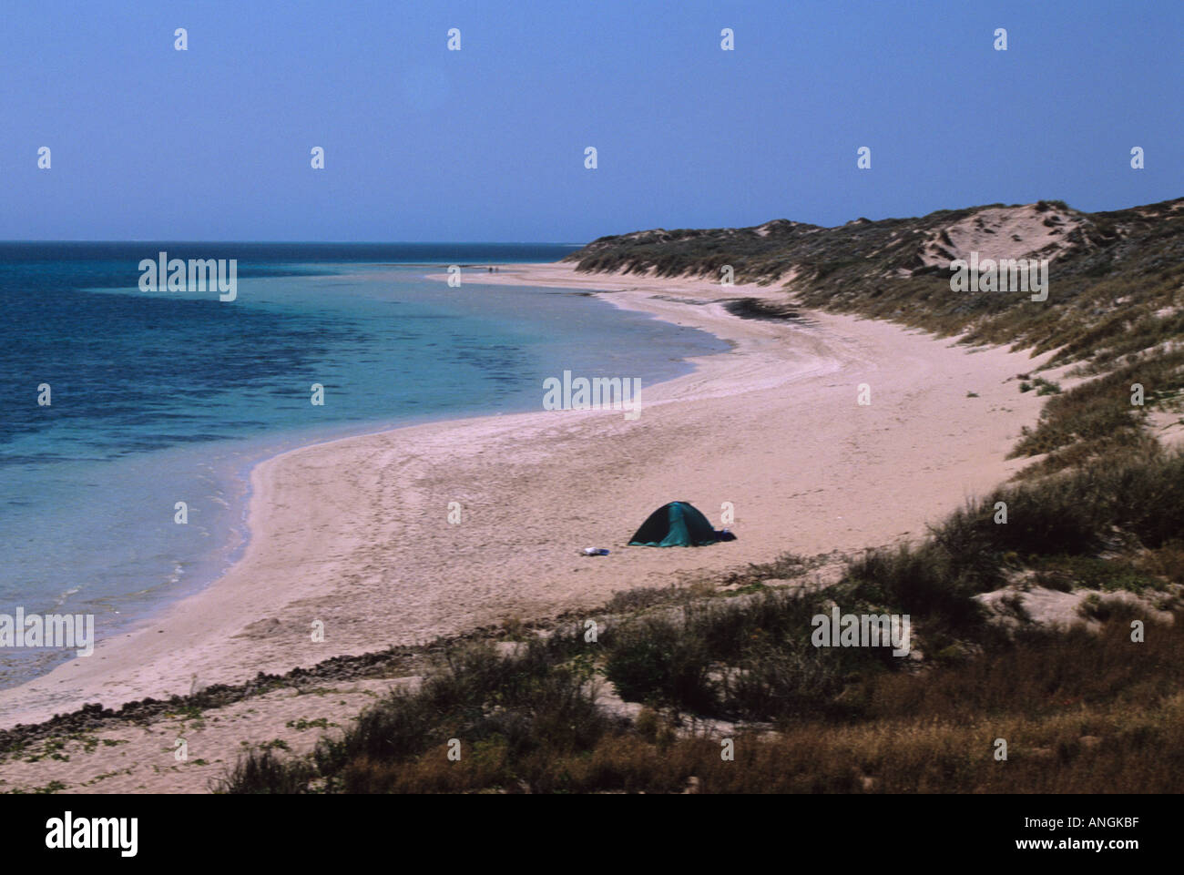 Paradise Beach, Coral Bay Australia Occidentale. Piccola tenda su vasta spiaggia remota. Foto Stock