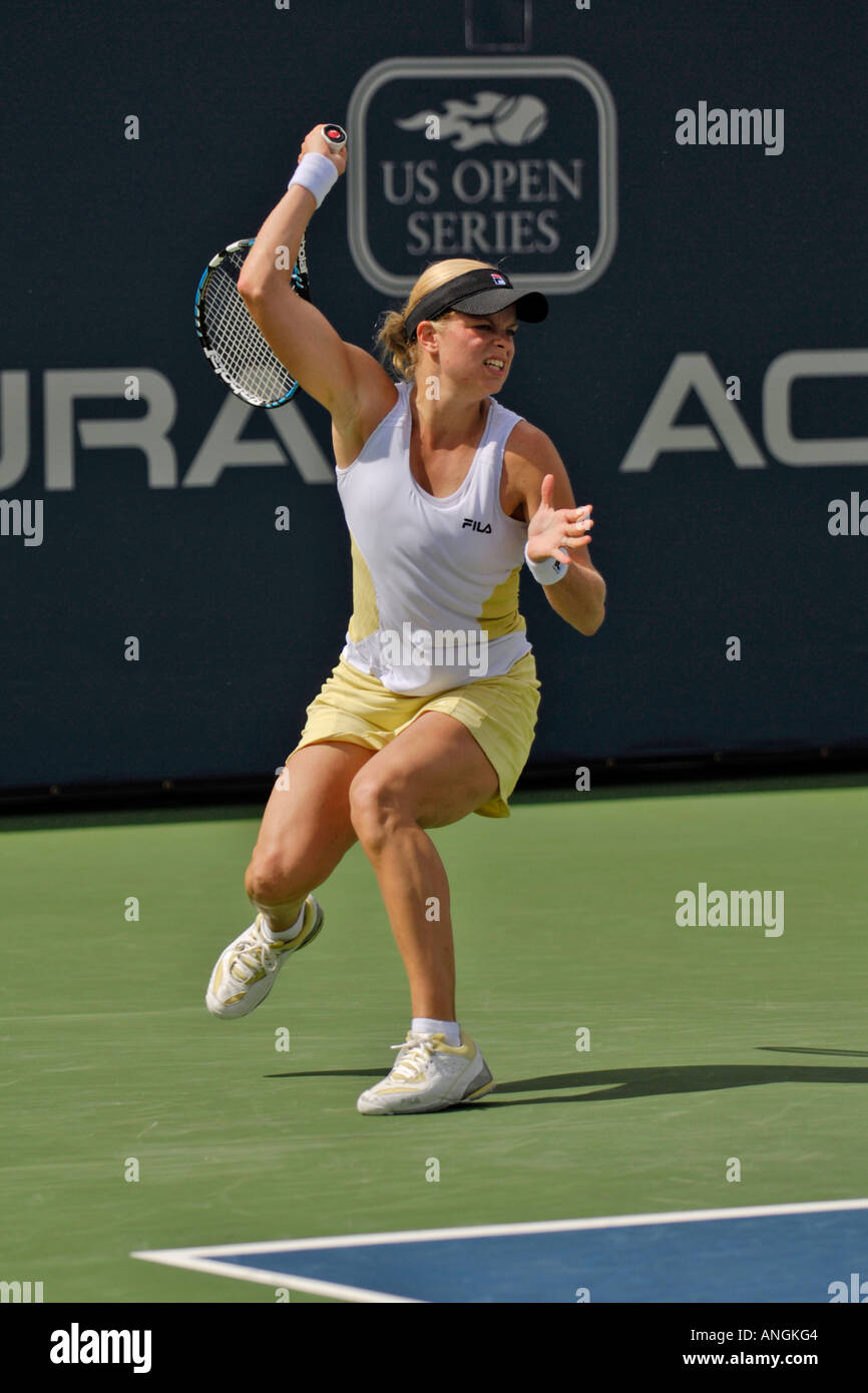 Kim Clijsters colpisce un diretti contro Maria Sharapova in finale del 2006 Acura Classic, La Costa, California Foto Stock