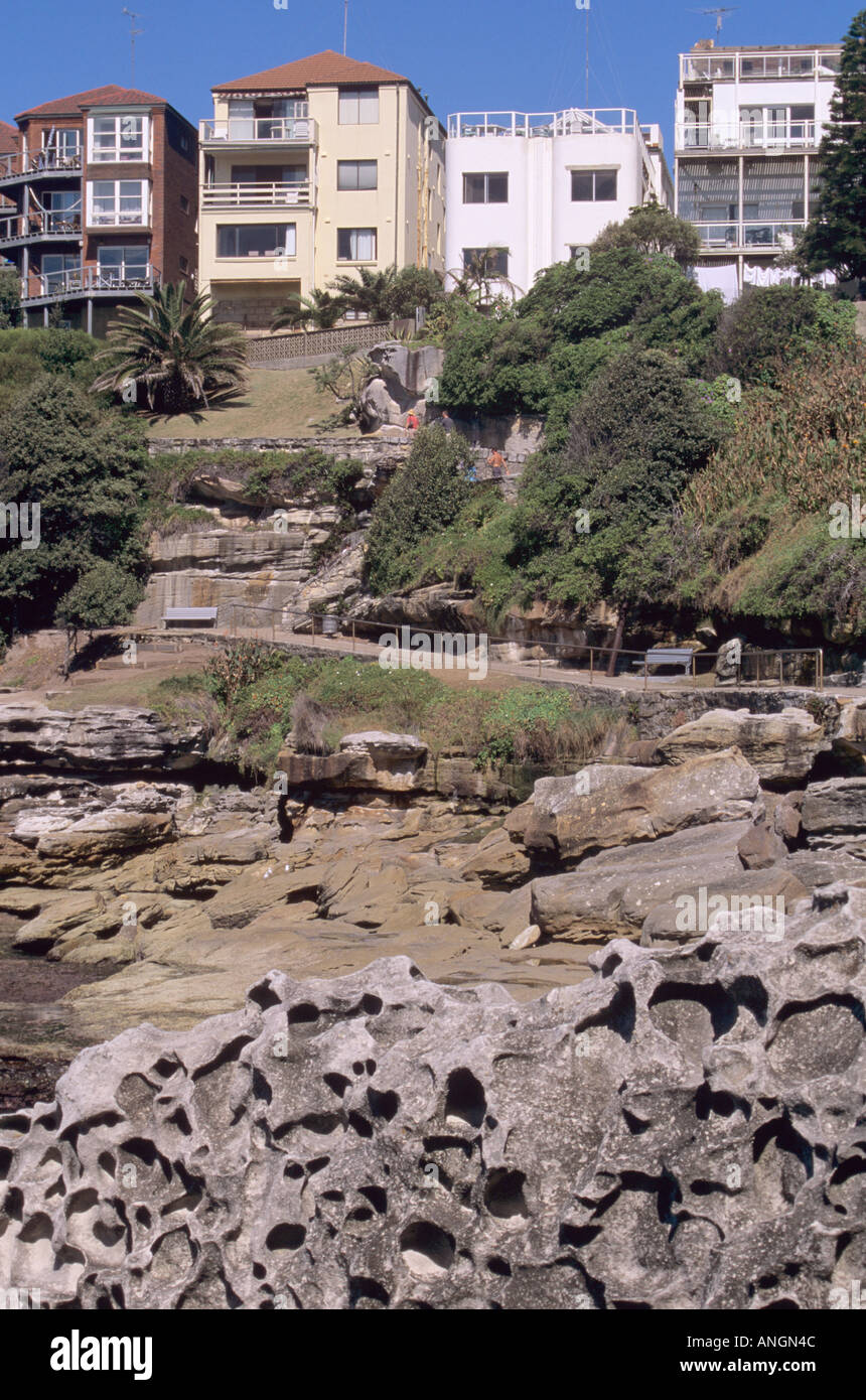 Case sulla scogliera, Bondi e Coogee alla famosa passeggiata costiera, Sydney NSW, Australia. Foto Stock